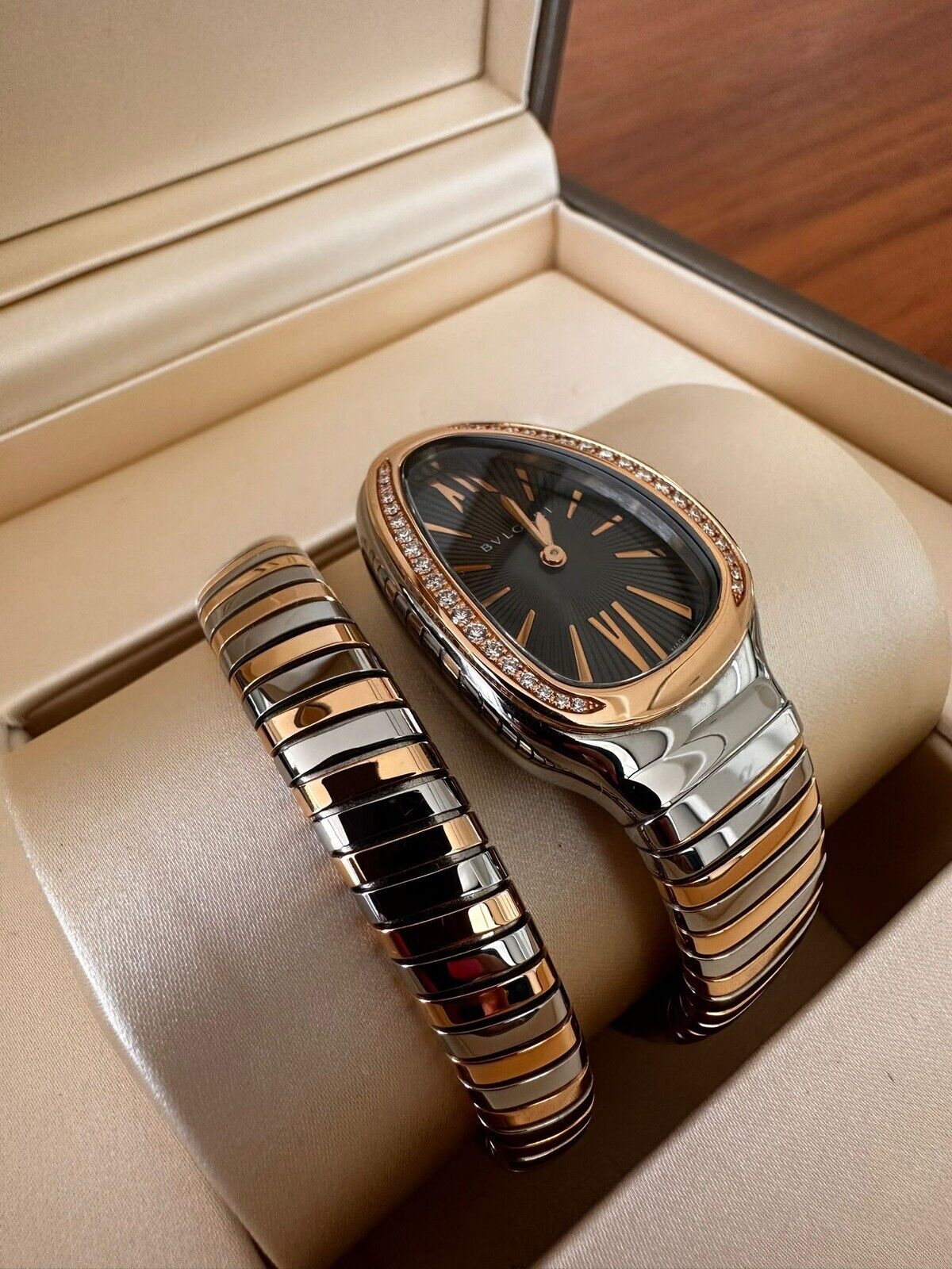 BVLGR SERPENTI BLACK DIAL